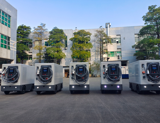 Mobiler Laderoboter für Energiespeicher